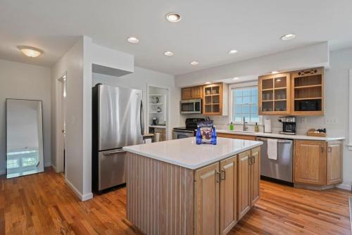 Skylight Suites by Saratoga Stays in Saratoga Springs, USA