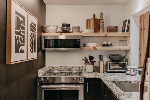 64SW - Pets Ok - Wood Stove - Sleeps 4 condo, Glacier (zdjęcie 7)