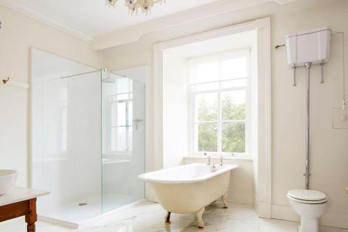 Stylish Scottish Manor, Coillemore House in 洛哈爾什凱爾市中心