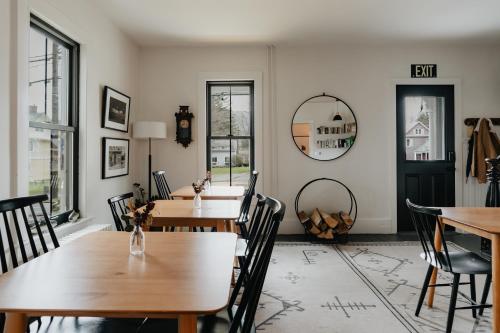 บริการและสิ่งอำนวยความสะดวก, The Yarra in รอสโค(นิวยอร์ก)