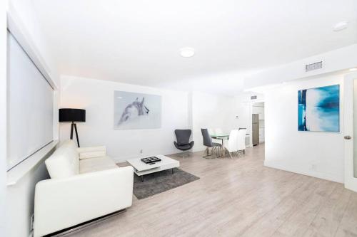 Modern Apartments near Lincoln Rd Mall in Miami Beach, USA