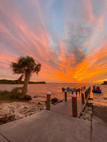 A környék, Charming 1940s Daybook Cottage on the Florida Hidden Coast in Inglis (FL)
