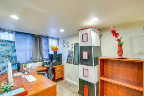 Dallas Studio with Home Office - 4 Mi to Fair Park! in Dallas, USA