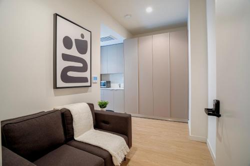 Chic & Cozy Coliving Suite w W&D Near UCLA in Los Angeles, USA