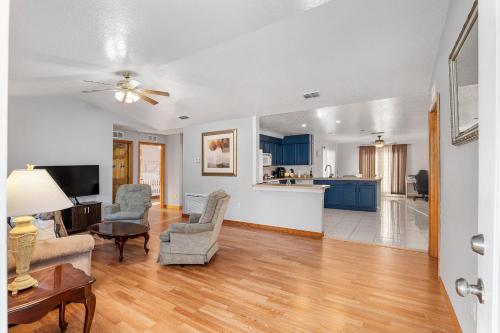 Bright, comfy, economy 3 bedroom 2 bathroom home in Ocala, USA