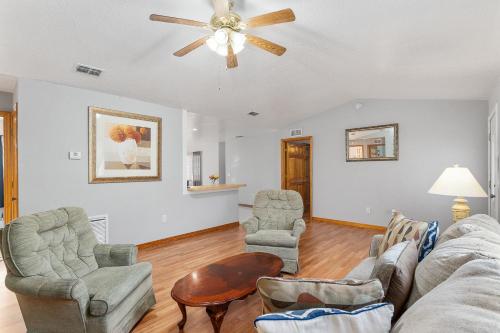 Bright, comfy, economy 3 bedroom 2 bathroom home in Ocala, USA
