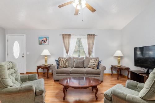 Bright, comfy, economy 3 bedroom 2 bathroom home in Ocala, USA