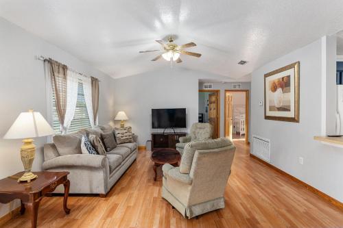Bright, comfy, economy 3 bedroom 2 bathroom home in Ocala, USA