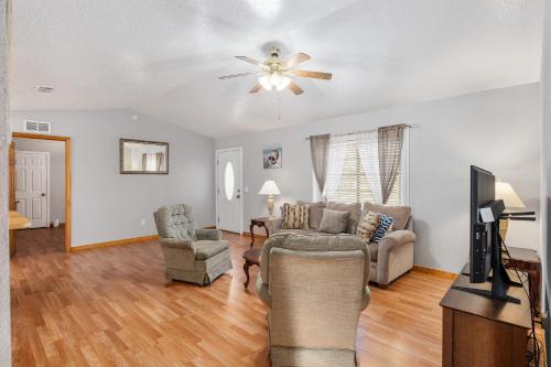 Bright, comfy, economy 3 bedroom 2 bathroom home in Ocala, USA