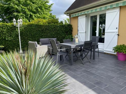 Maison verdoyante avec piscine, 5 min du Mans - FR-1-410-443 chambre d'hôte La Chapelle-Saint-Aubin