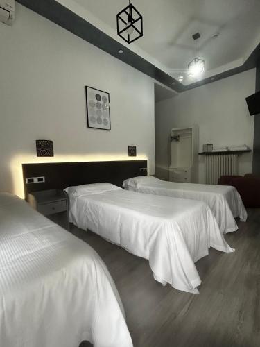 Basic Triple Room image 3