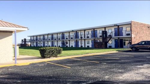 Motel 6-Mattoon, IL The 2-star Motel 6 Mattoon offers comfort and convenience whether youre on business or holiday in Mattoon (IL). Offering a variety of facilities and services, the property provides all you need for a