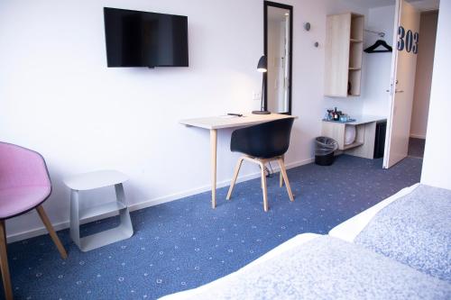 2 twin beds