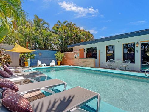 Gay Clothing Opt Studio in heated pool guesthouse in Fort Lauderdale, USA