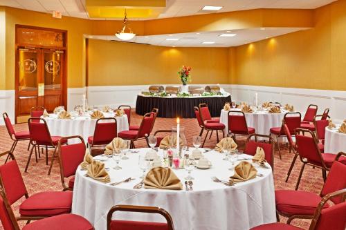 Holiday Inn Johnson City By IHG - 연회장