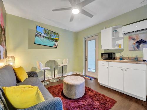 GAYClothing optional Pool retreat men only w private Courtyard in Fort Lauderdale, USA