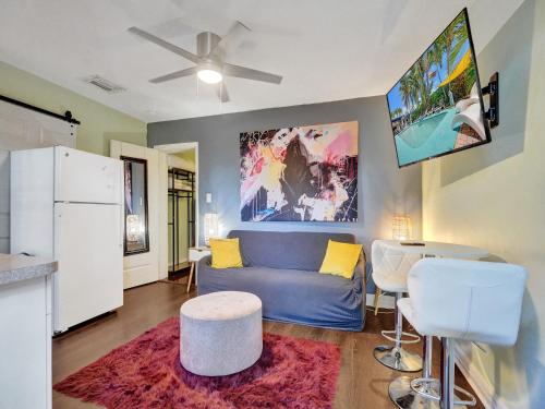 GAYClothing optional Pool retreat men only w private Courtyard in Fort Lauderdale, USA