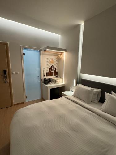 Mirada Hotel Room Type - Deluxe Double Room