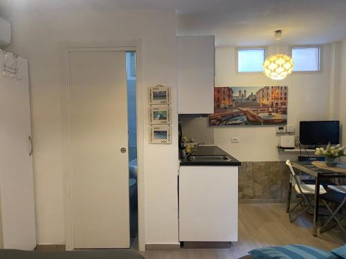 Condotti Apartment - image 10