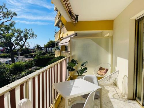 Grand studio à 30m de la plage !! - Location saisonnière - Saint-Laurent-du-Var