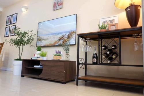 Whitehaus Courtyards 11 E