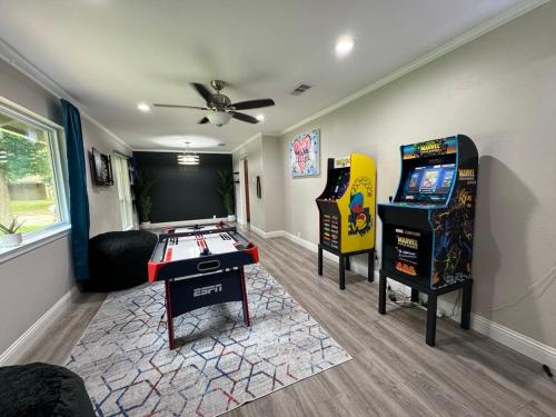 4bd Airport Haven: 8mins Away - BBQ - Games in Irving, USA