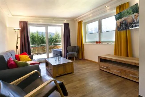 Neumond -405- in Leutasch, Österreich