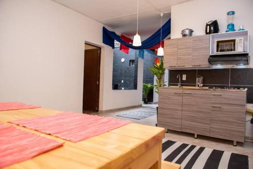 Pleasant House 20 People In Laureles, Medellín (Foto 8)