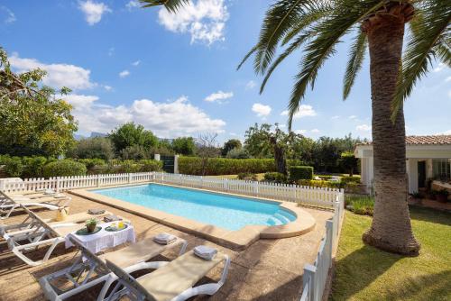 Ideal house for two families with pool and barbecue