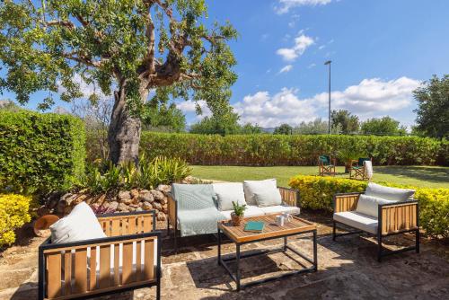 Ideal house for two families with pool and barbecue