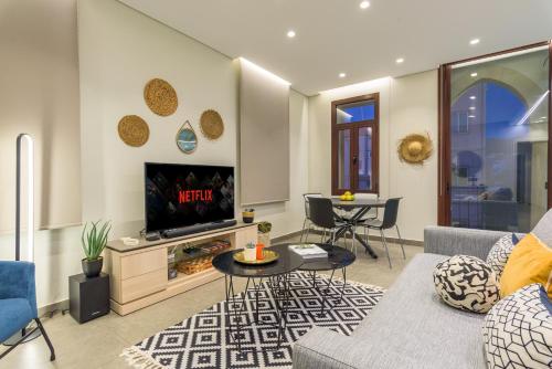. Bubble Beach 2-BR in Batroun Souks - Parking