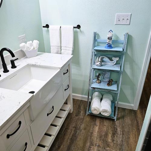 Summers Little Bay Getaway in Rockport, USA