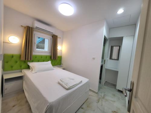 Standard Queen Room image 10