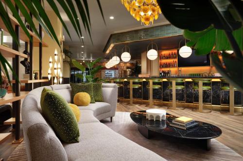 Burton House, Beverly Hills, A Tribute Portfolio Hotel, Los Angeles