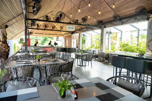 Restaurant, Vertigo Hotel in Lagos