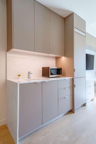 Stylish Coliving Suite w Walk in Closet near UCLA in Los Angeles, USA