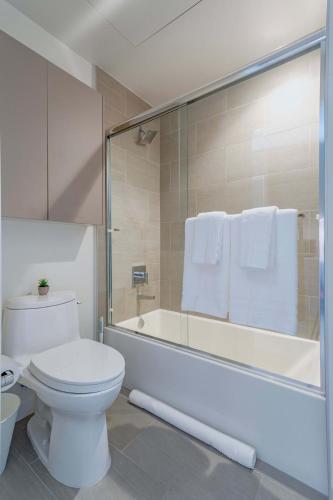 Stylish Coliving Suite w Walk in Closet near UCLA in Los Angeles, USA