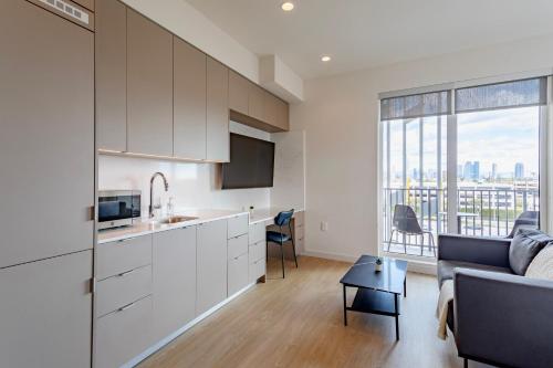 Cozy Coliving Suite w Full Bedroom Near UCLA in Los Angeles, USA