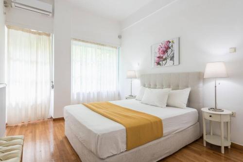 Victoria Wood Suite, Athènes