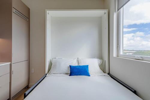 Stylish Near UCLA Coliving Suite w In unit W&D in Los Angeles, USA