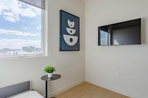 Stylish Near UCLA Coliving Suite w In unit W&D in Los Angeles, USA