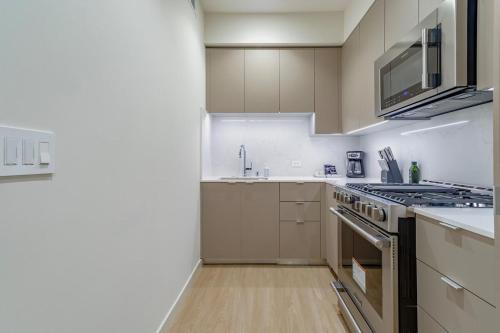 Stylish Near UCLA Coliving Suite w In unit W&D in Los Angeles, USA