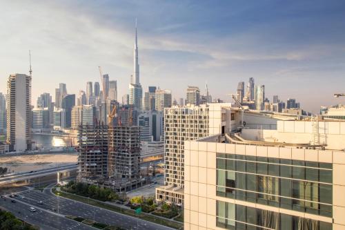 Panoramic Burj Khalifa Views from 18th fl Lux 2BR, Dubai