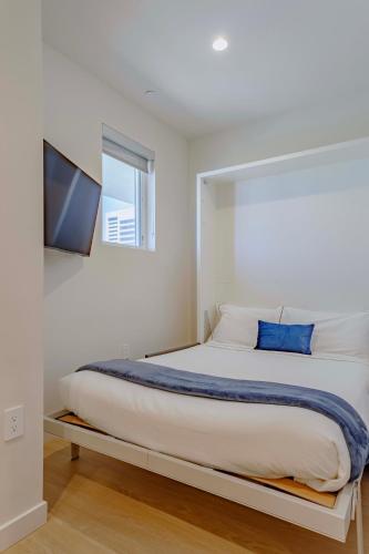 Cozy Coliving Suite Near UCLA In unit W&D in Los Angeles, USA