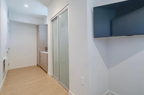 Cozy Coliving Suite Near UCLA In unit W&D in Los Angeles, USA