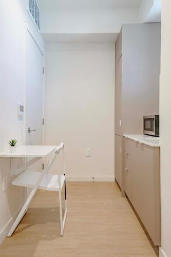 Cozy Coliving Suite Near UCLA In unit W&D in Los Angeles, USA