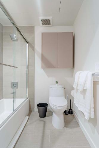 Cozy Coliving Suite Near UCLA In unit W&D in Los Angeles, USA