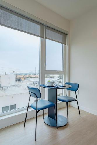 New Sunny&Spacious Studio w Full Kitchen near UCLA in Los Angeles, USA