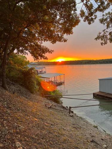 Lakefront Home at Moss Lake in Thackerville, USA