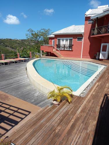 Robyns nest in Grand Anse